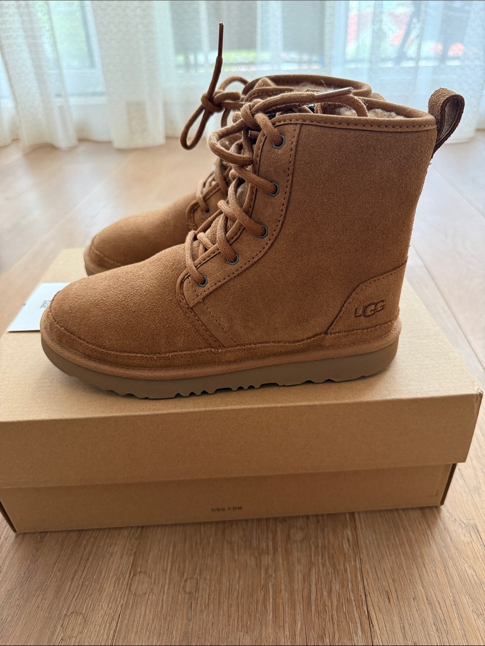 UGG Kids Neumel High boots chestnut size 3 US New